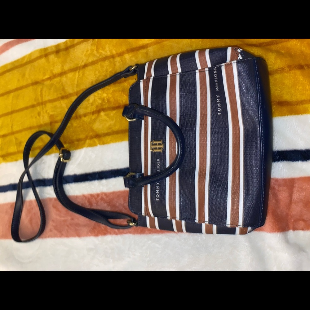 Tommy Hilfiger crossbody bag💙